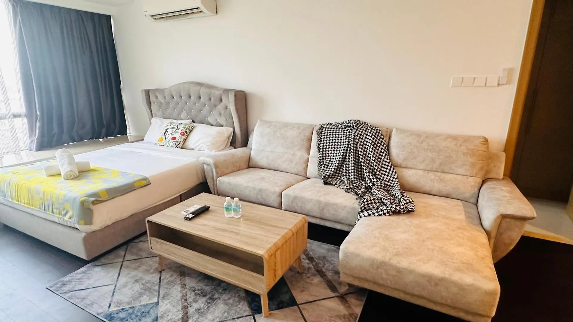 Haiyang15Deluxe Sea View Four Room Suite contacts